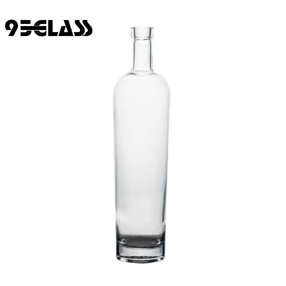 Tall round crystal-clear glass bottle – liquor bottle manufacturers for whiskey, vodka, gin, and premium spirits.