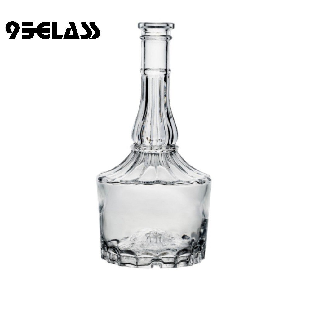 Crystal-clear decorative glass decanter – unique liquor bottles for whiskey, brandy, and premium spirits.