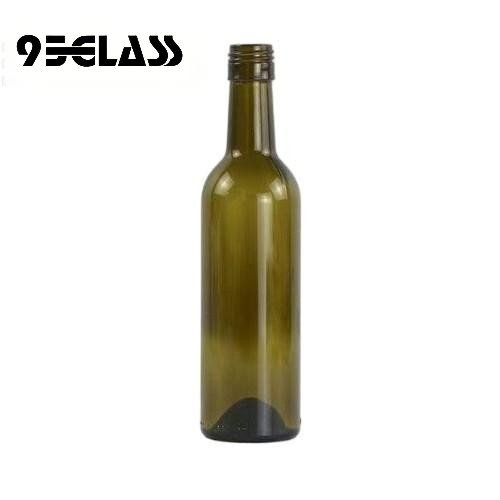 Small bottles of wine in green glass, ideal for packaging and preserving wine freshness.